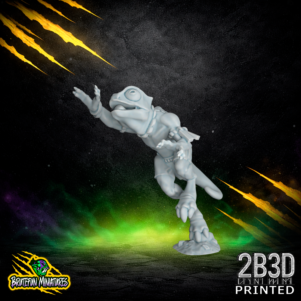 A 32mm scale resin Skink Chameleon 01 miniature without a ball. Professionally printed by 2B3D and designed by BruteFun Miniatures, showcasing the unique bulging eyes and specialized camouflage textures of this reptilian scout.