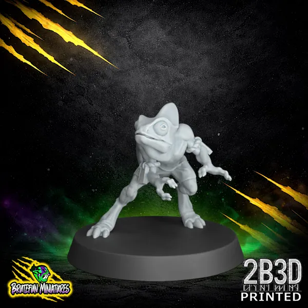 A 32mm high-detail resin Skink Chameleon 02 miniature from the Lizardmen Team by BruteFun Miniatures, professionally printed by 2B3D. This specialized scout is captured in a dynamic, stealthy pose featuring large bulging eyes, a long curled tail, and intricate skin textures.